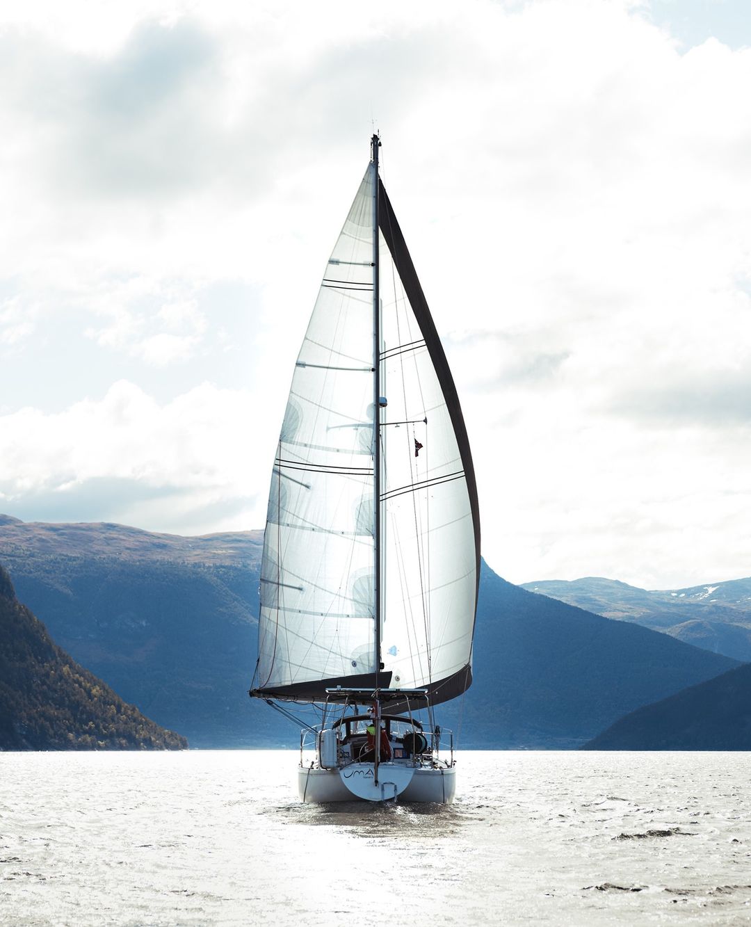 sailing uma sailboat