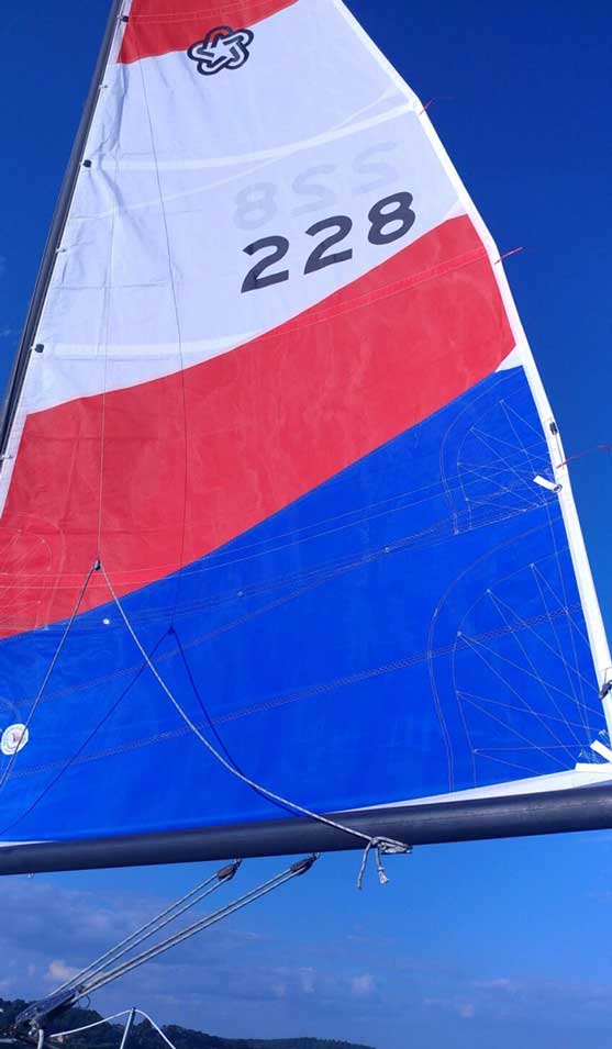 freedom-sailboat-colorful-mainsail-557x995