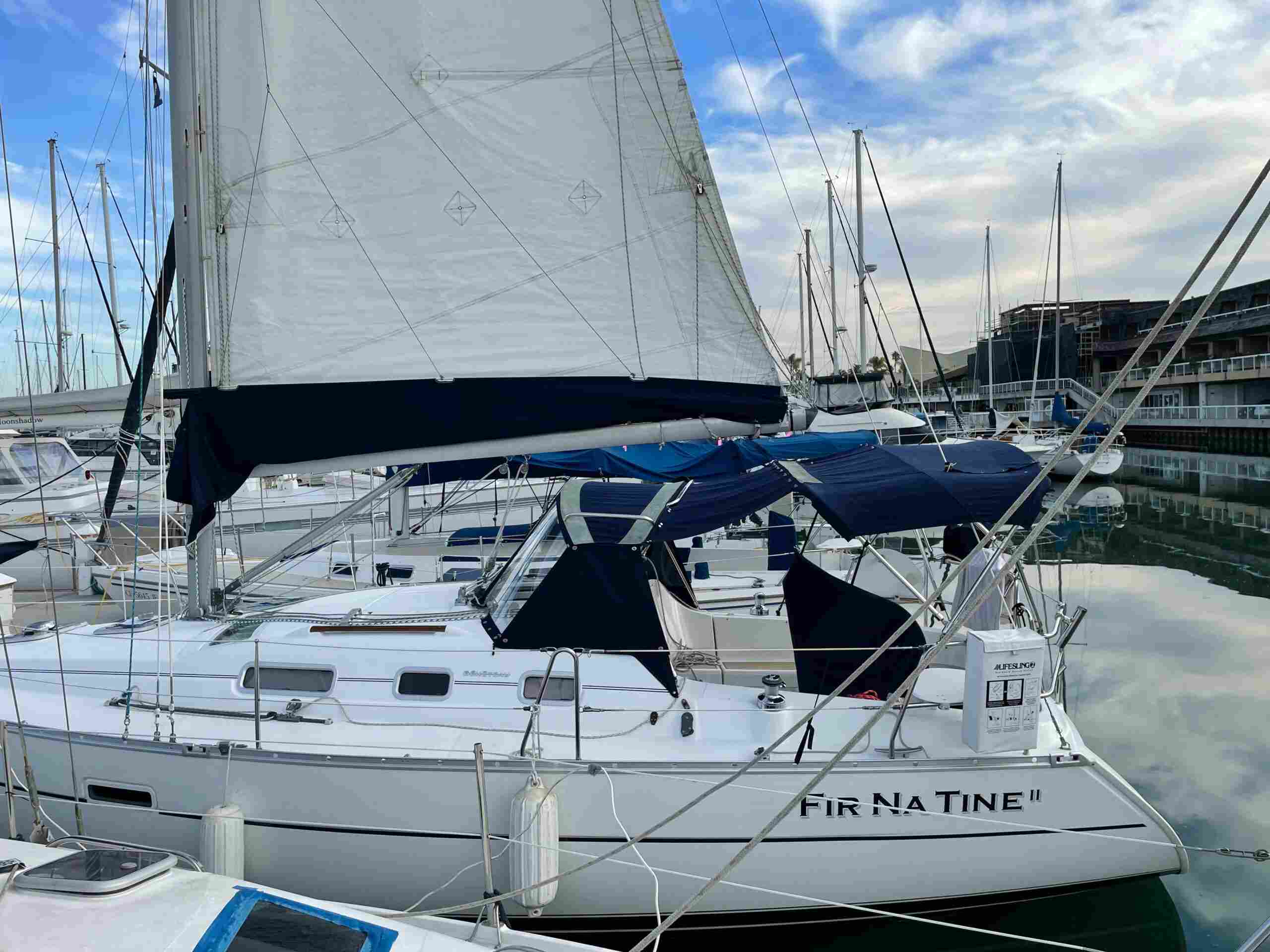 Beneteau-323-at-dock