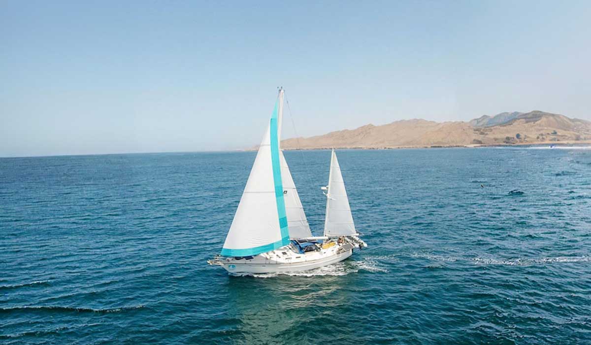 Sailing-Catalpa-Pearson-530-Sailboat