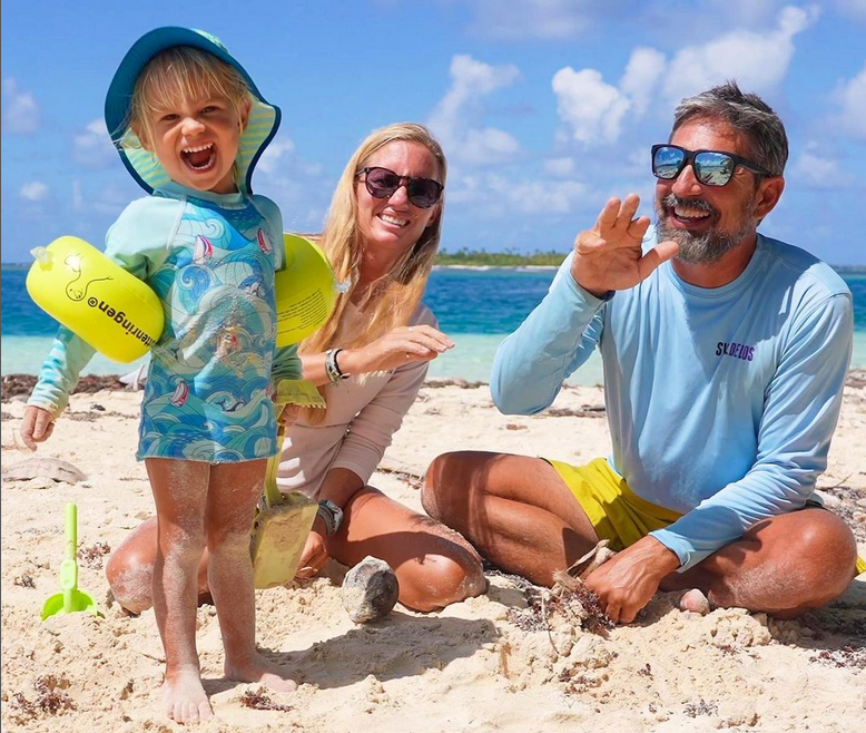 Sailing Delos with their family, this couple is a great exapmle of how you can sail with your children