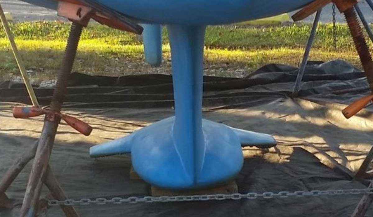 Winged-keel of a boat while it is dry docked on land