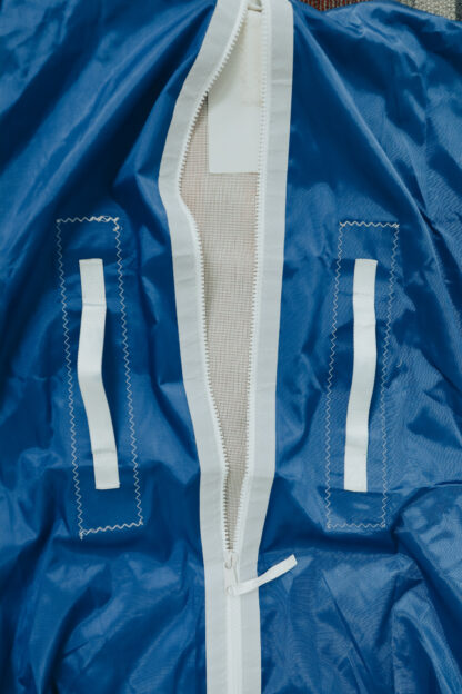 genoa bag zipper close up